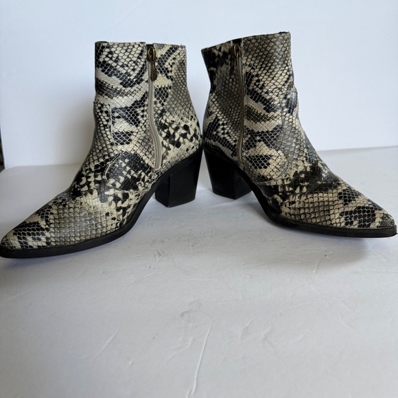 Blondo Elvina Waterproof Ankle Boots Snakeskin Print Leather Size 7 Western - Picture 9 of 15